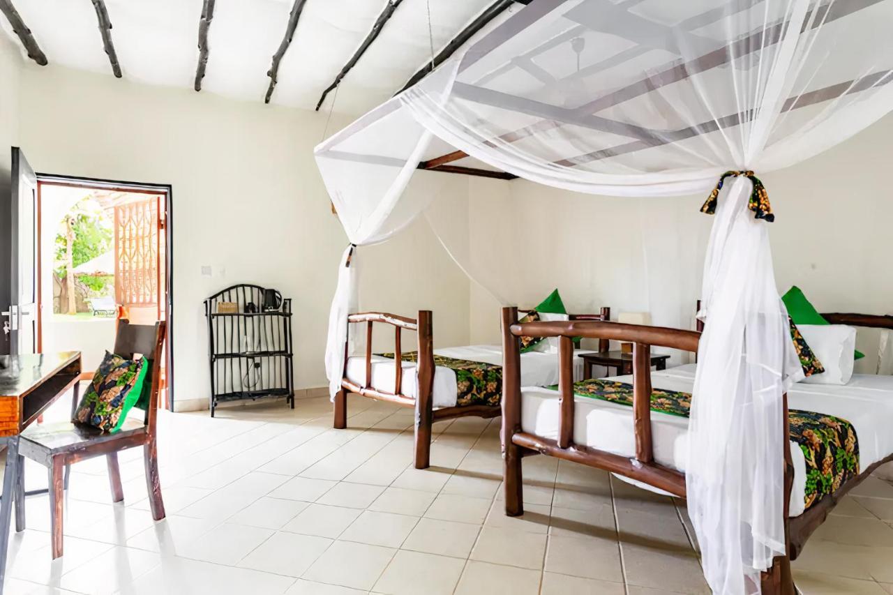 Zarafa House Bed & Breakfast Диани Бийч Екстериор снимка