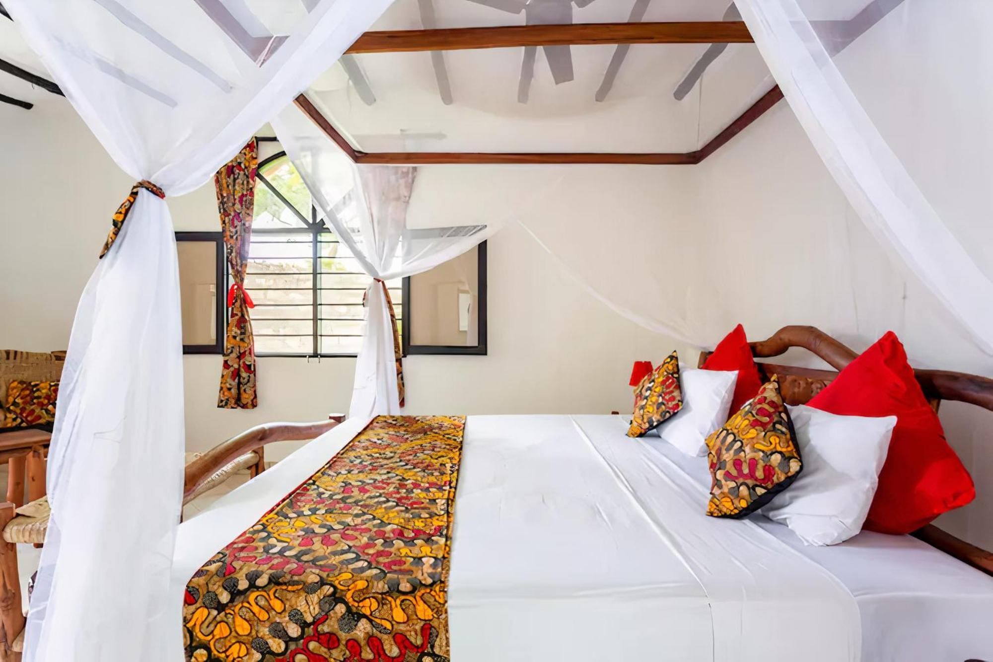 Zarafa House Bed & Breakfast Диани Бийч Екстериор снимка